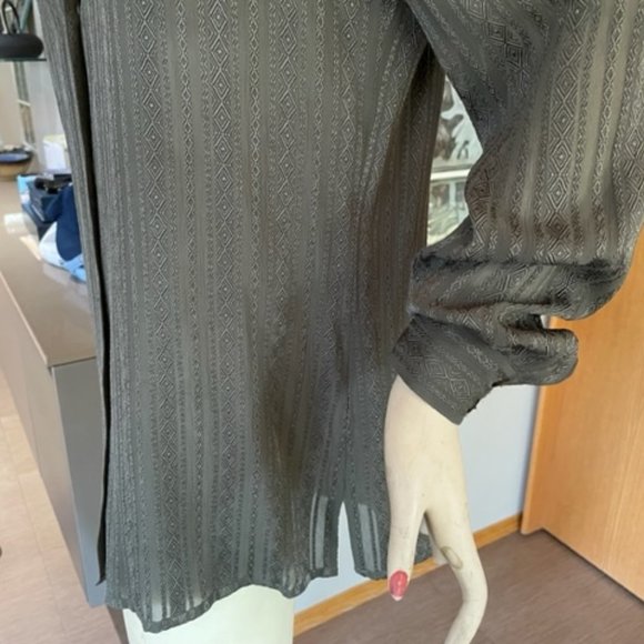 OLSEN COLLECTION Olive Green, Long Sleeved, TEXTURED SILK, Very Feminine Size 6 - Picture 4 of 11